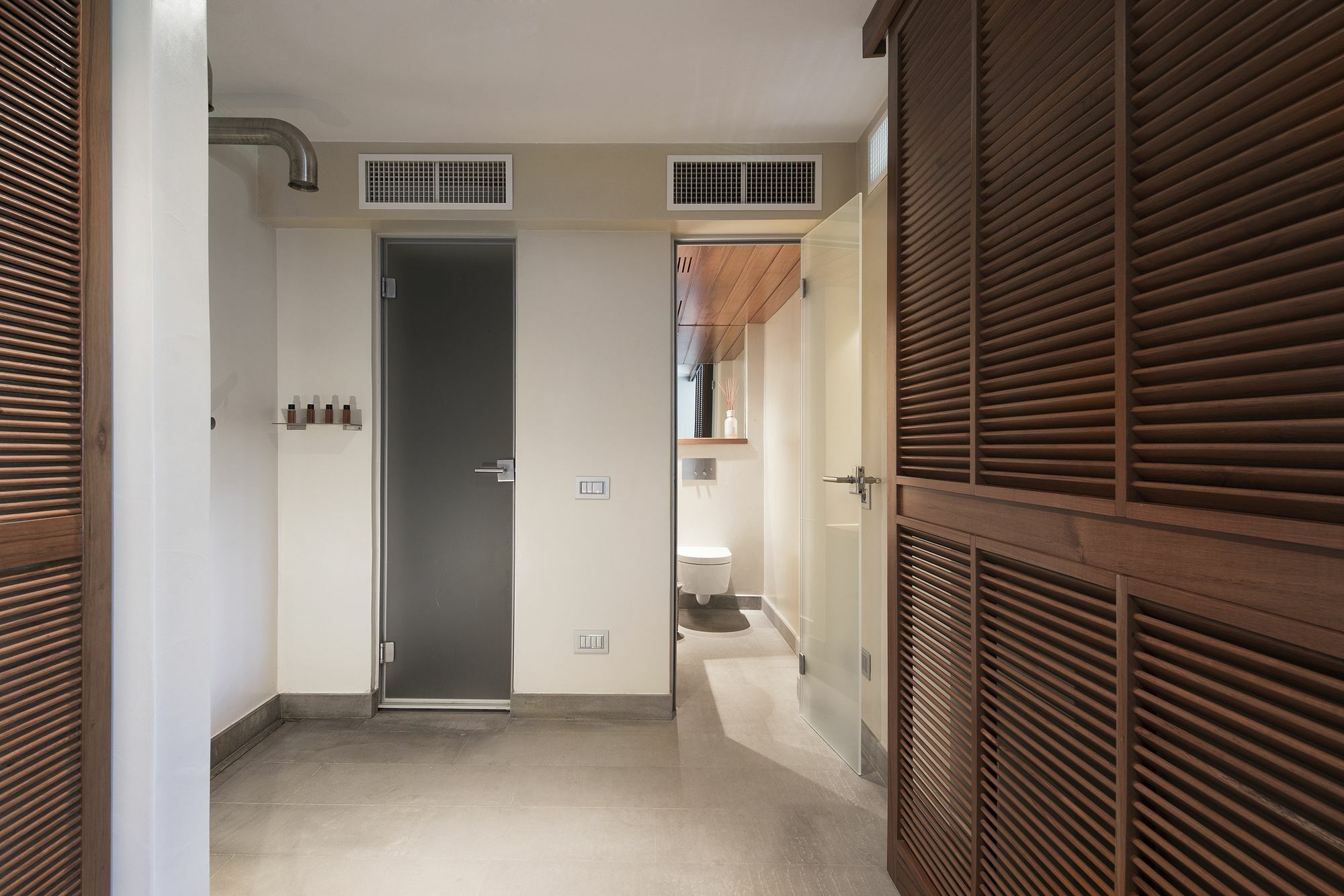 Suite & Pool-Como House-160 Mt-Private Indoor Swimming Pool, Heated All Year-Private Covered Parking-Private Garden And Terrace-Fully Equipped Kitchen Экстерьер фото